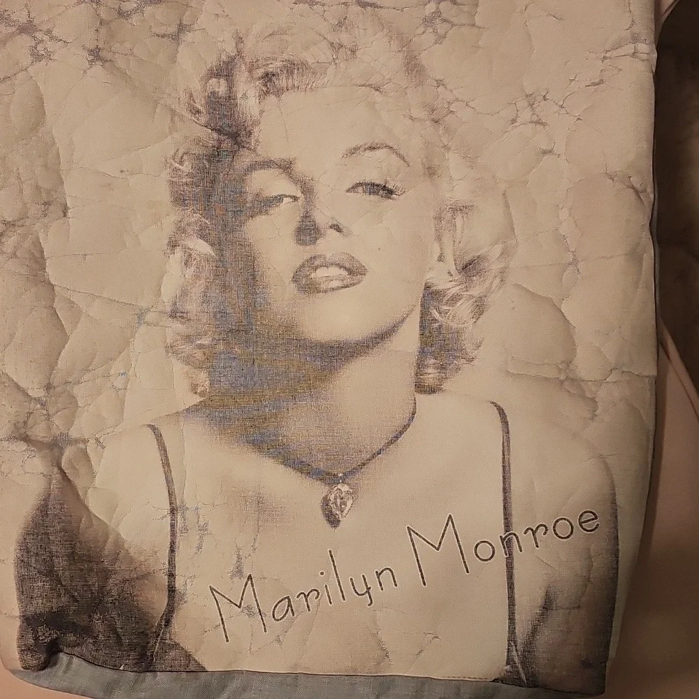 Marilyn Monroe Tote Bag - Picture 2 of 9